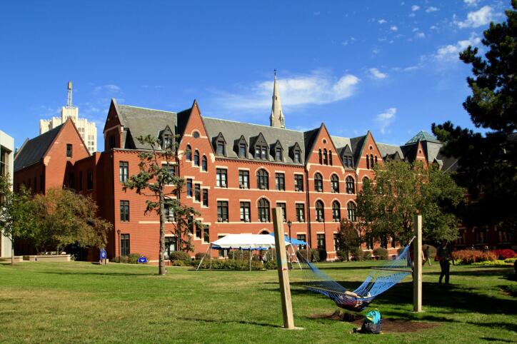 Saint Louis University (SLU) 圣路易斯大学