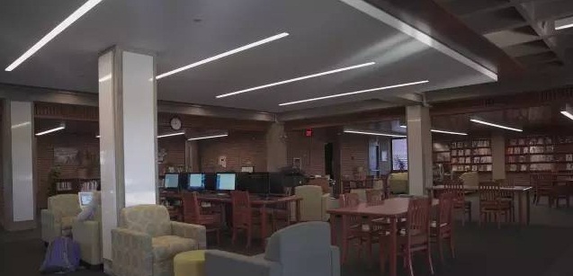 卢米斯查菲中学图书馆透明玻璃会议大厅